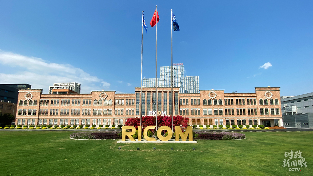 △福光公司企业技术中心在去年1月被认定为国家企业技术中心,这是一项国家级创新荣誉。(总台央视记者李辉拍摄)