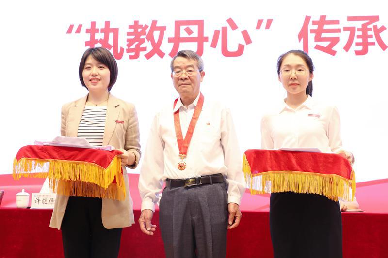“两优一先”表彰大会.jpg