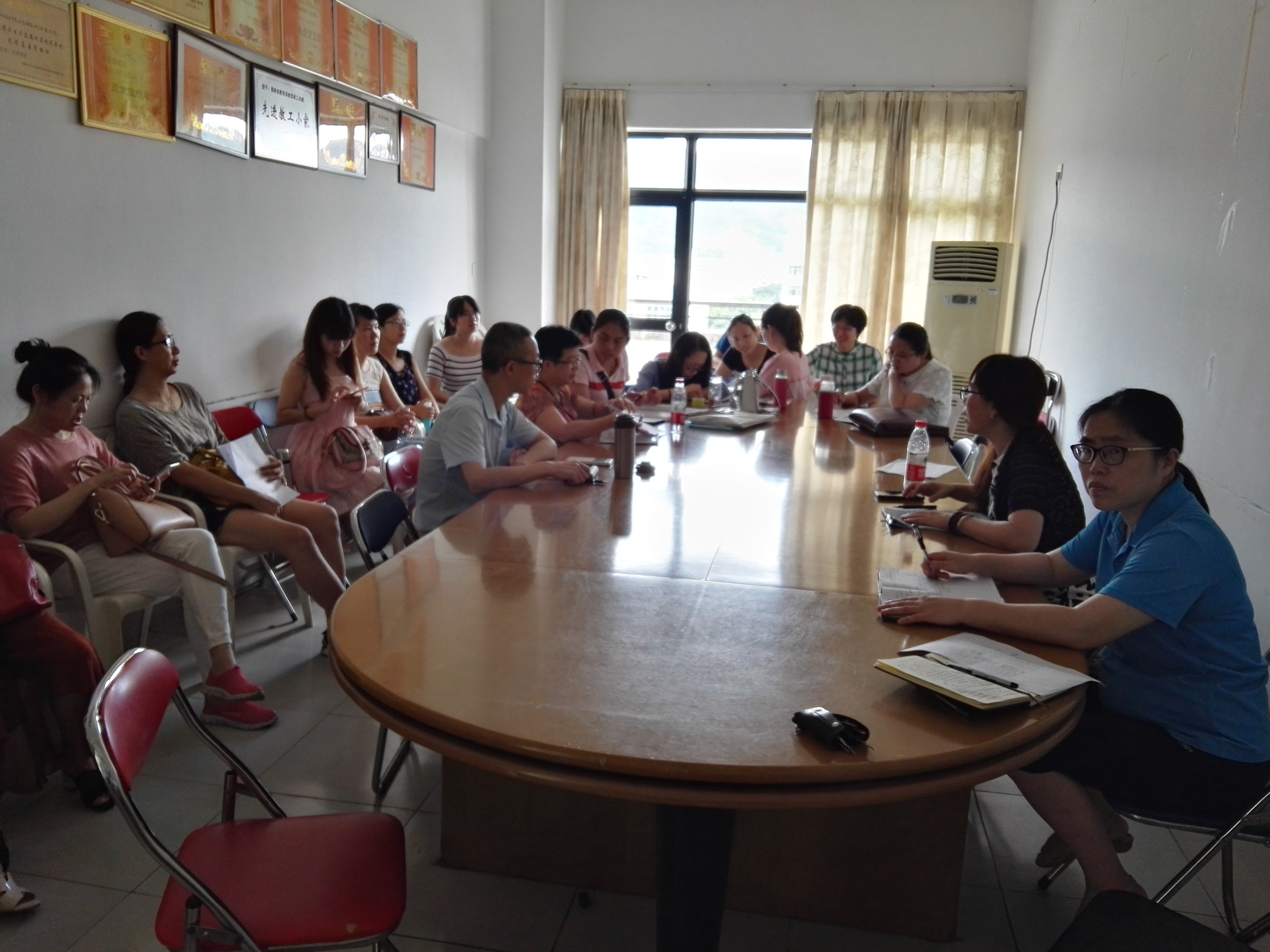 直属公共基础部党支部组织学习廖俊波同志先进事迹